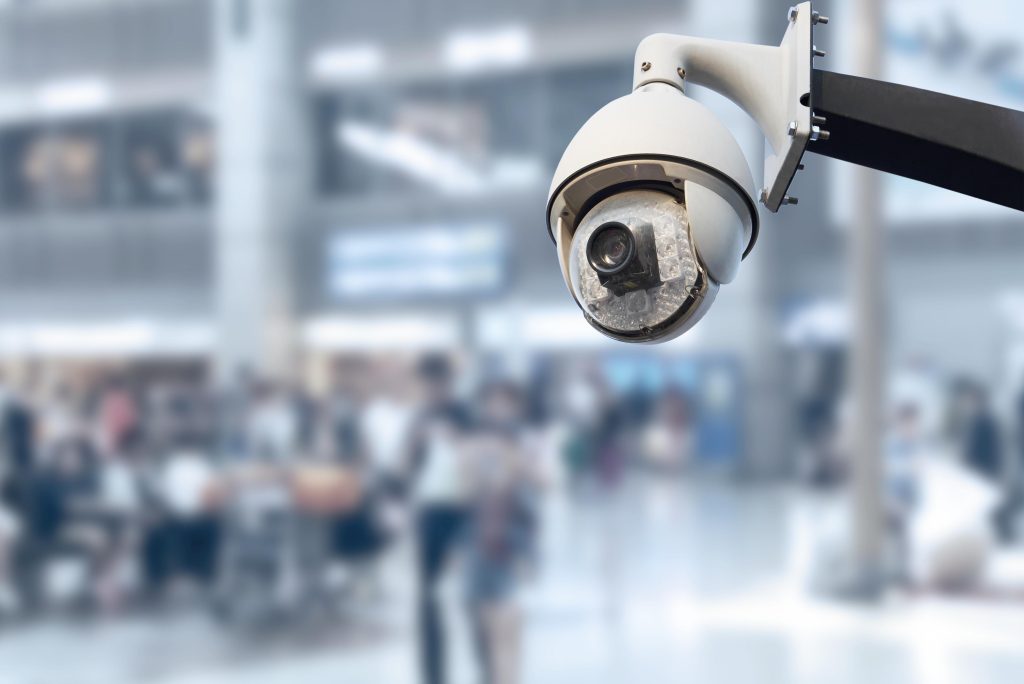 Tichá revolúcia na Schwechate: 2700 kamier a biometria rúk strážia cestujúcich